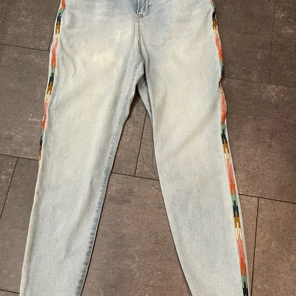 Knox Rose Size 12 embroidered jeans - Picture 2 of 8